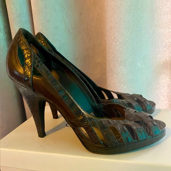 BCBGirls Brown Peep-Toe Heels- Size 8B - Picture 3 of 9